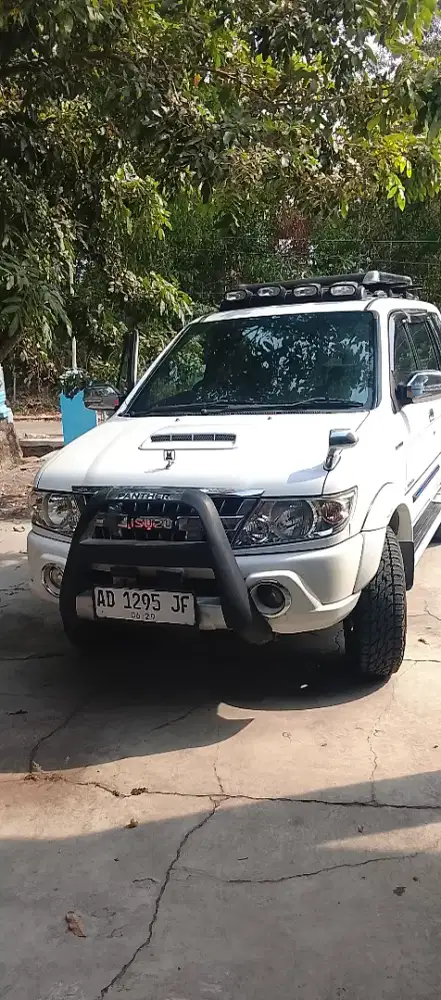 Dijual mobil Isuzu panther grand touring 2012 km rendah no minus
