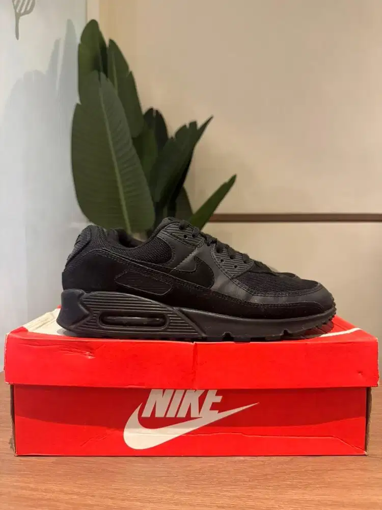 Bekas - 1000% ORIGINAL - Nike Air Max 90 Mens - Triple Black