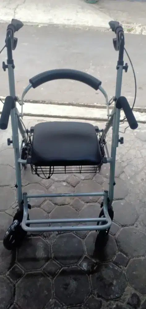 Jual kursi roda kondisi baru