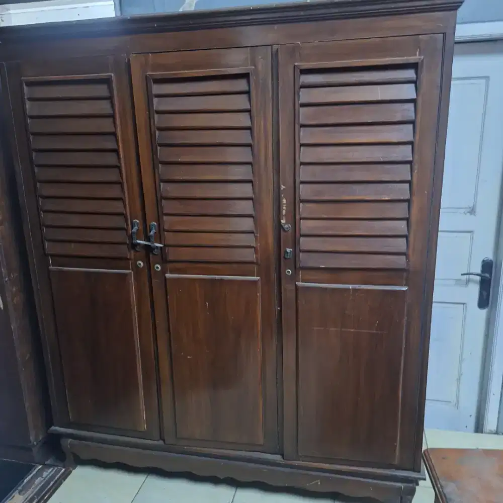 Lemari kayu jati 3 pintu