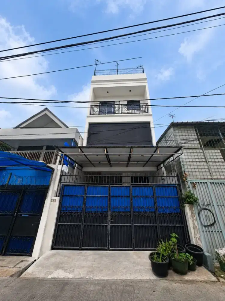 Rumah Modern 4 Lantai di Taman Sari Jakbar, Bebas Banjir & Siap Huni