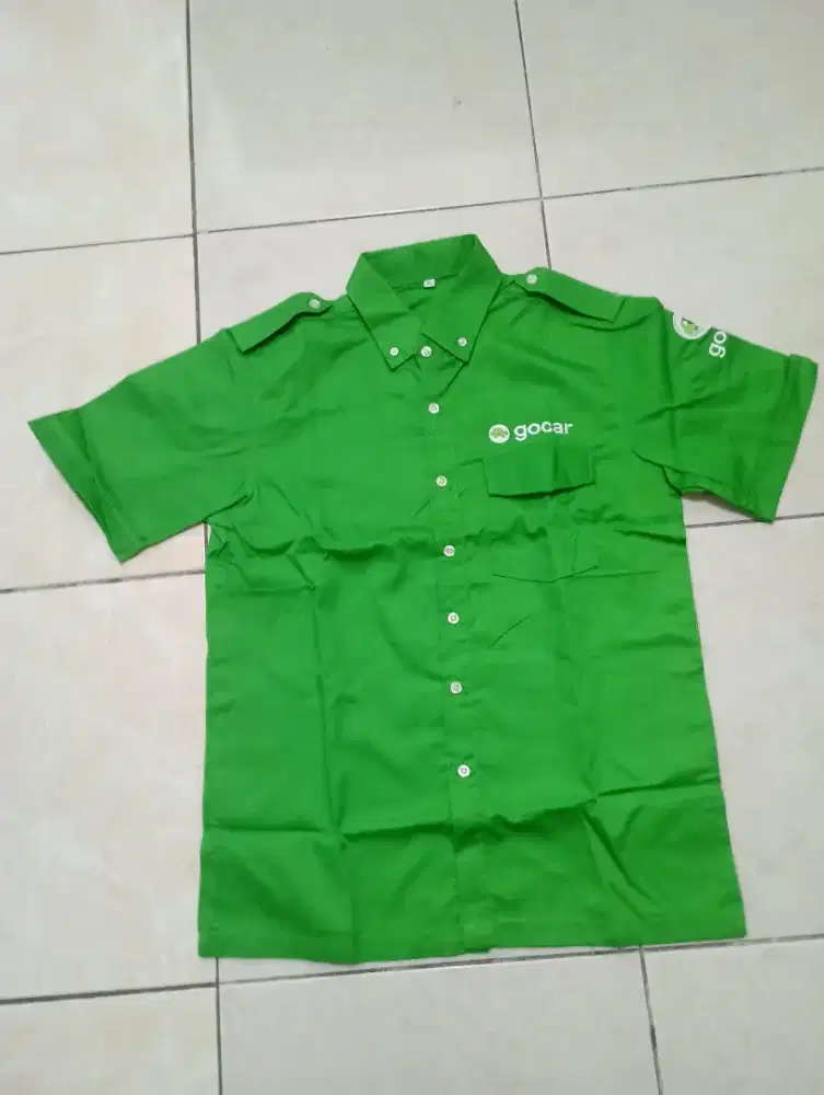 Kemeja kerja warna hijau ukuran L