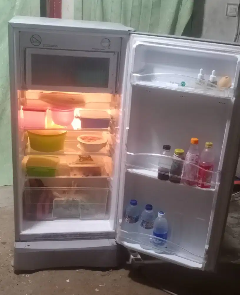 Kulkas 1 pintu PANASONIC.Mesin original pabrik belum rusak(diantar dal