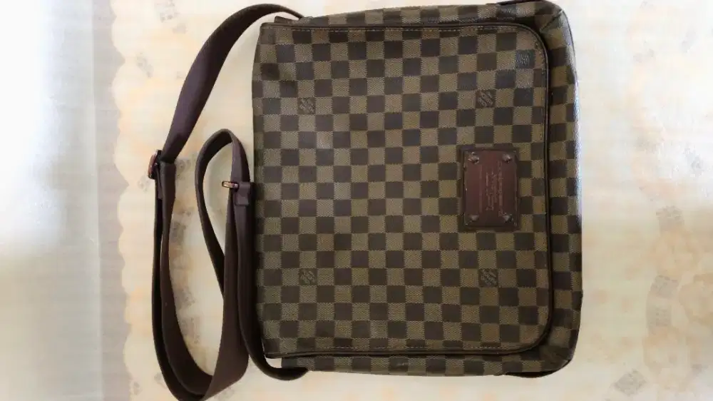 Tas slempang preloved Louis Vuitton Damier Ebene Brooklyn