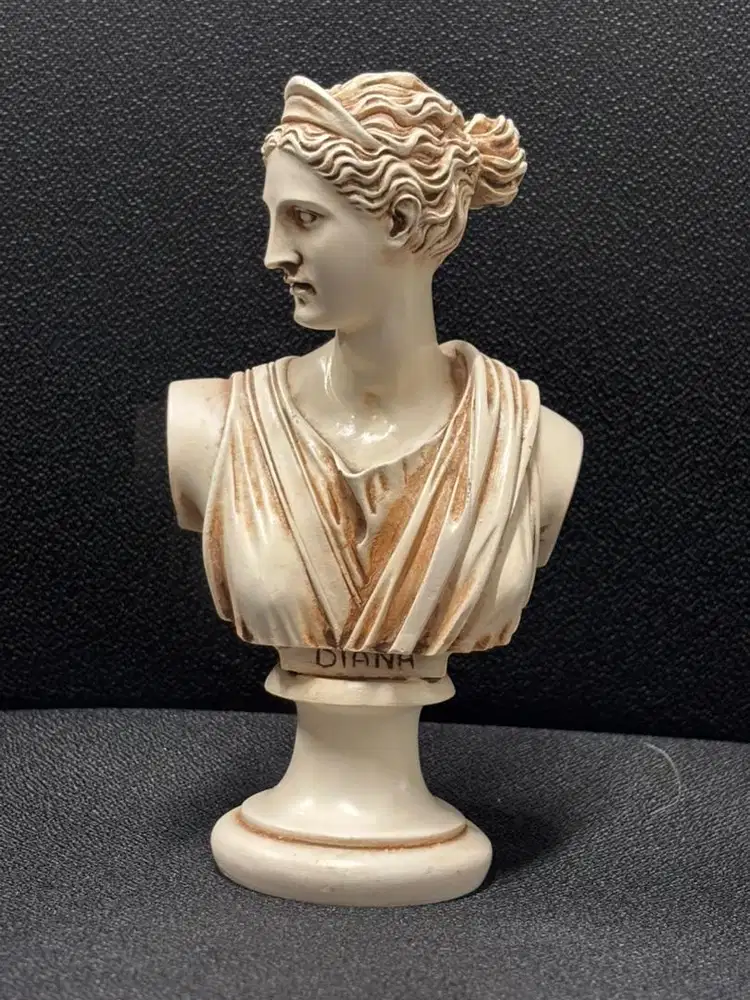 Patung Dewi Artemis Resin