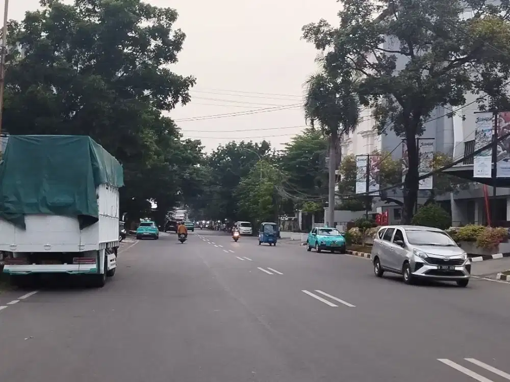 jual rumah 1 lantai lebar 15 tanah sudah diuruk tinggi di Rajawali selatan raya, Gunung Sahari Selatan
