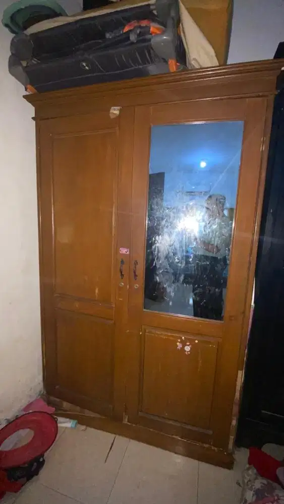 Lemari Kayu solid kokoh