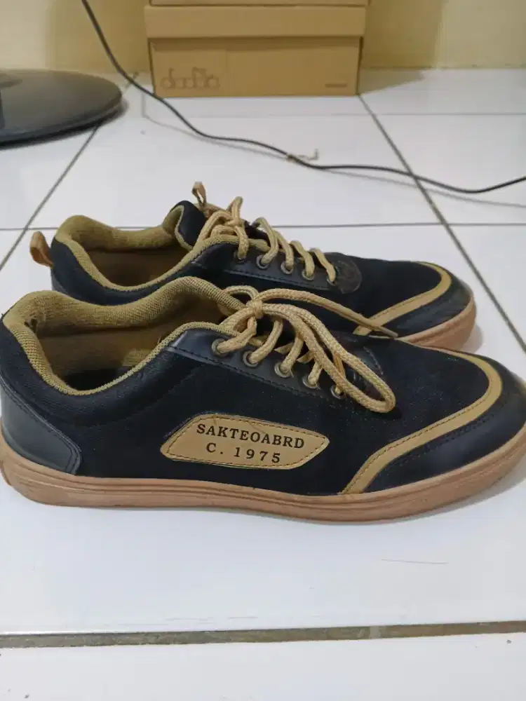 Sepatu Casual Layak Pakai