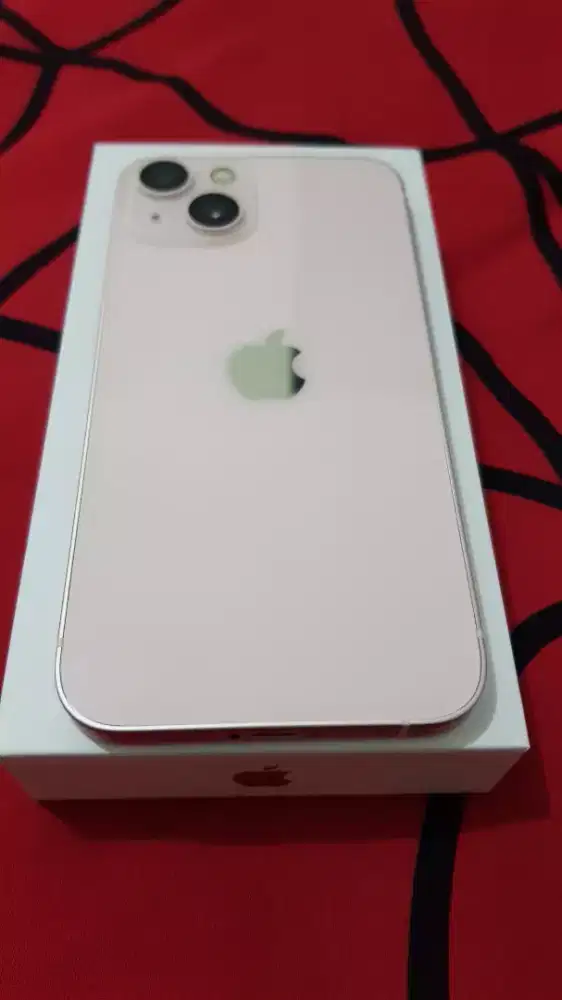 iPhone 13 (pink)