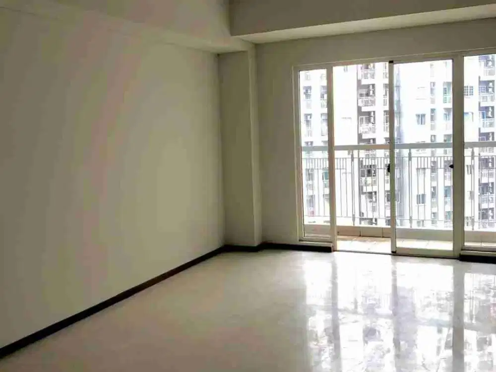 Disewakan 3BR Unfurnish di Apartemen Royal Mediterania Garden, Dekat Mall Central Park