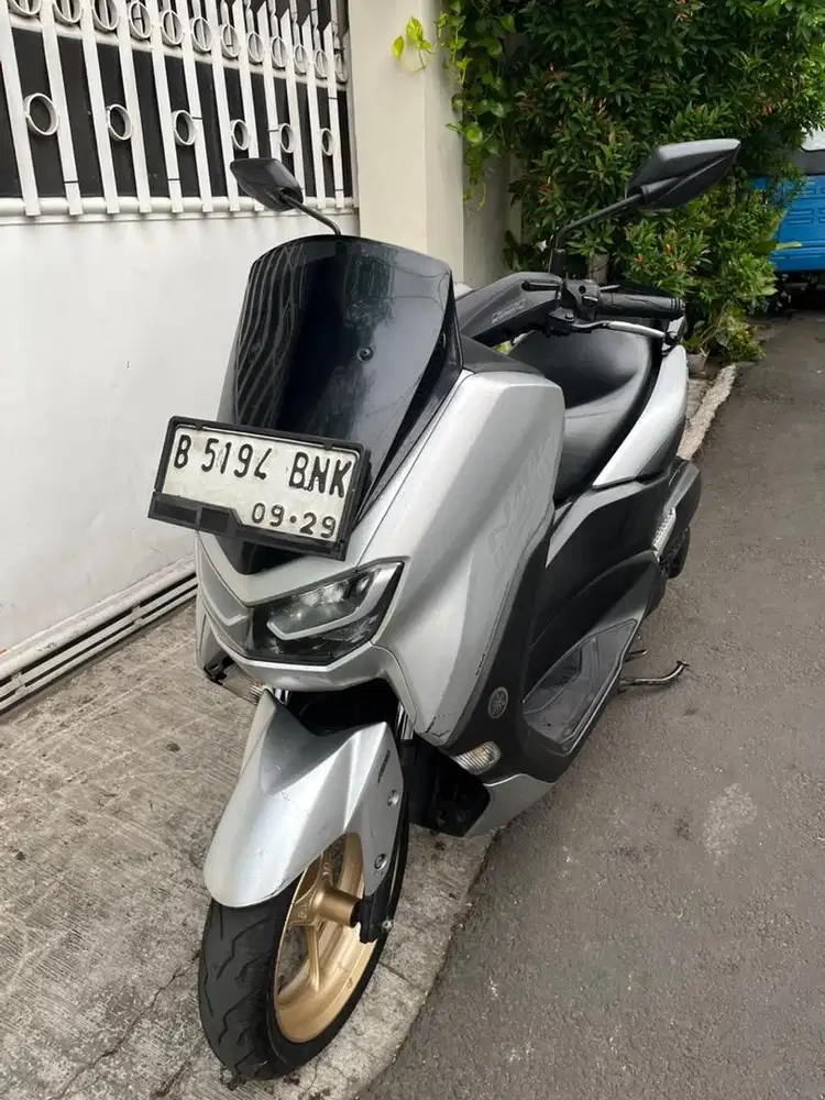 ALL NEW YAMAHA NMAX CONNECTED 155 CC ABS KEYLESS TH 2023 MATTE SILVER