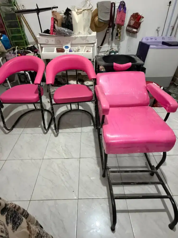 Perlengkapan salon