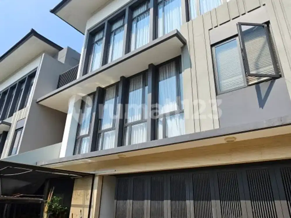 Rumah Mewah di BSD City Semi Furnish Ada Kolam Renang dan Lift