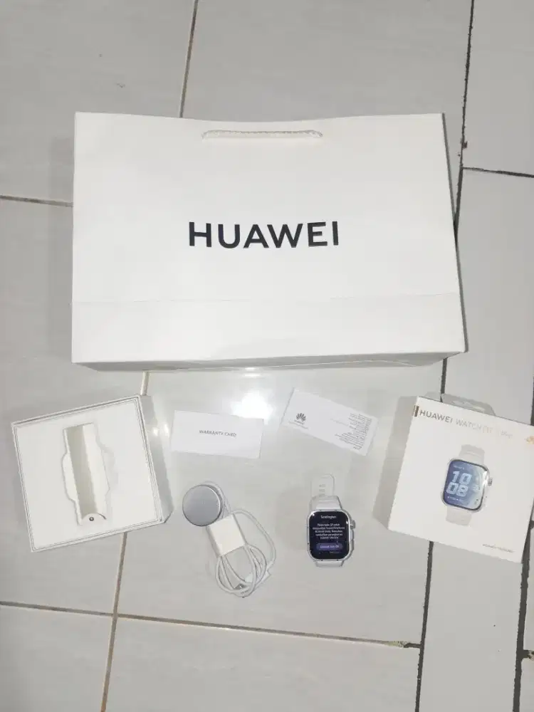Huawei Watch Fit 5 Pro White Fullset  New Masih mulus– Baru 2 Hari