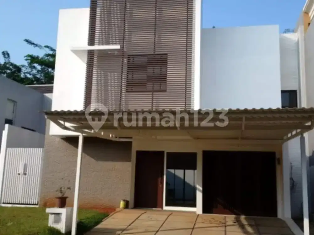 Rumah Semi Furnish Halaman Luas di BSD City