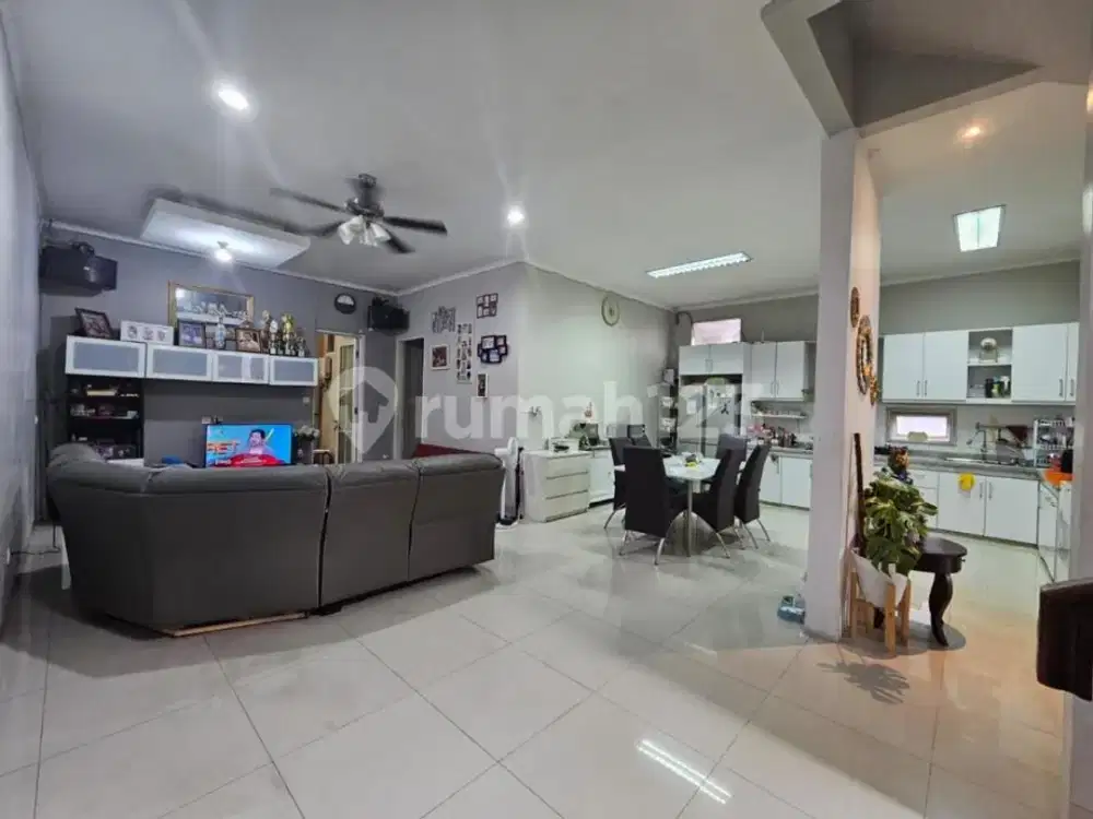Rumah Cantik di Gading Serpong Furnished 2 Lantai Rapih Siap Huni