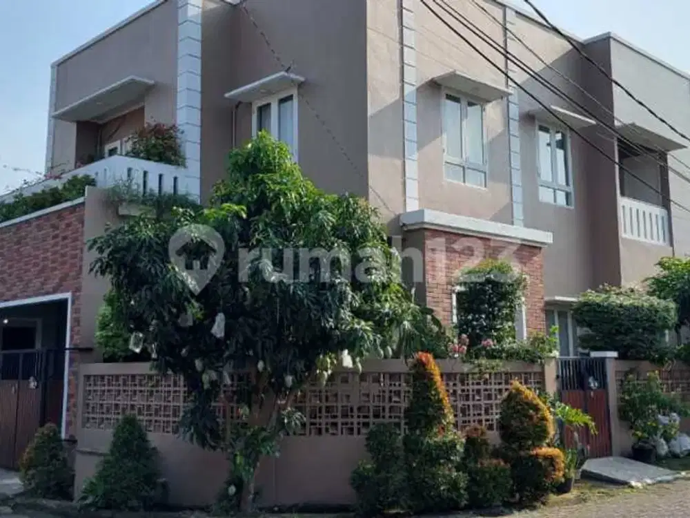 Rumah Bagus di BSD Nusaloka 3 Lantai Posisi Hook Siap Huni