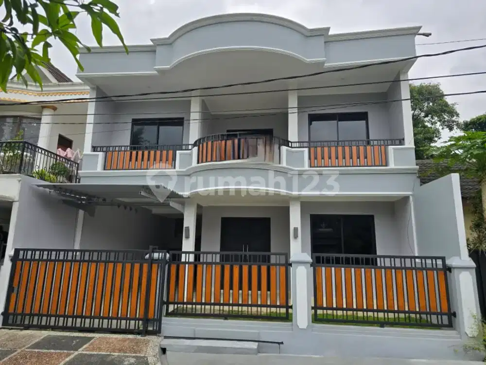 Rumah Baru Depan Taman Siap Huni di Griya Loka BSD