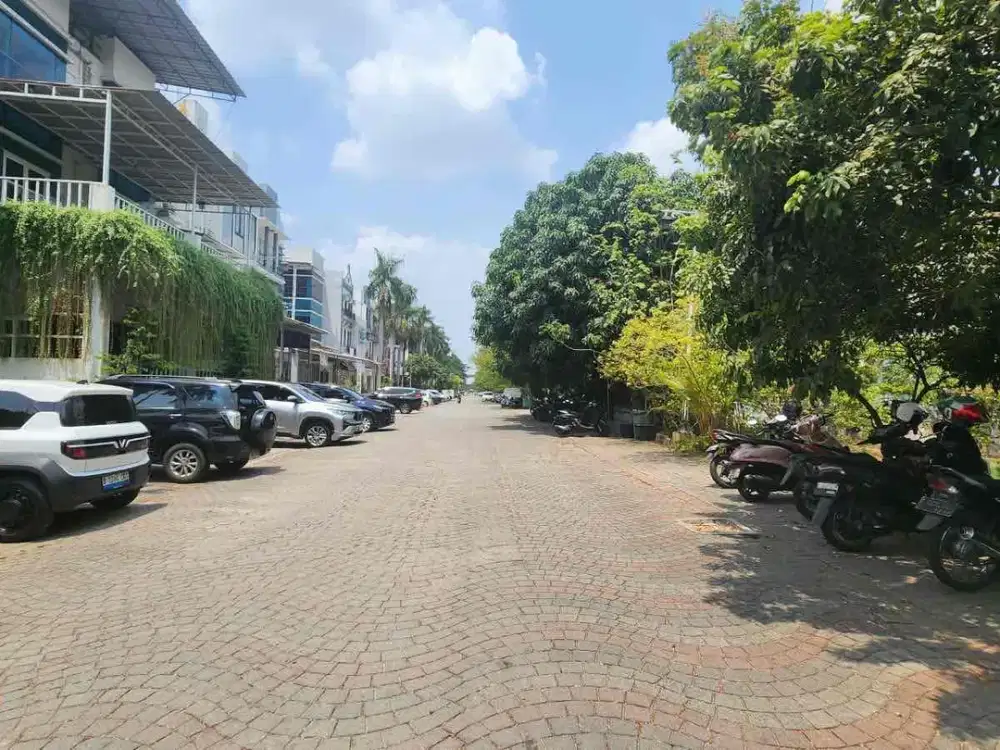 DIJUAL RUMAH HOEK GADING BATAVIA