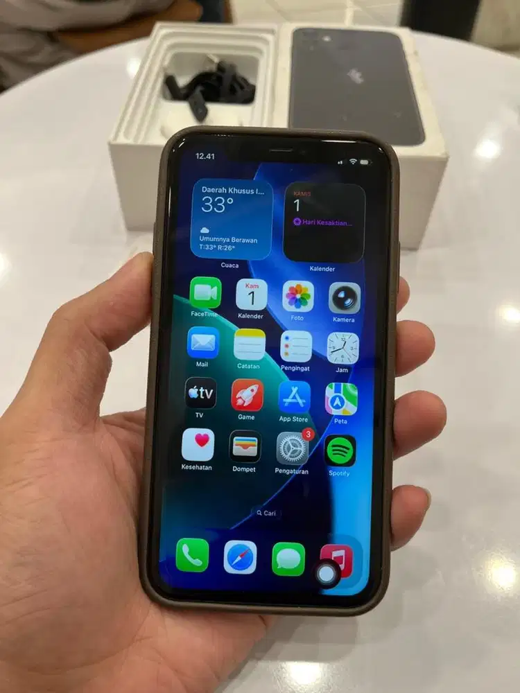 Dijual iPhone 11 64gb inter pemakaian pribadi