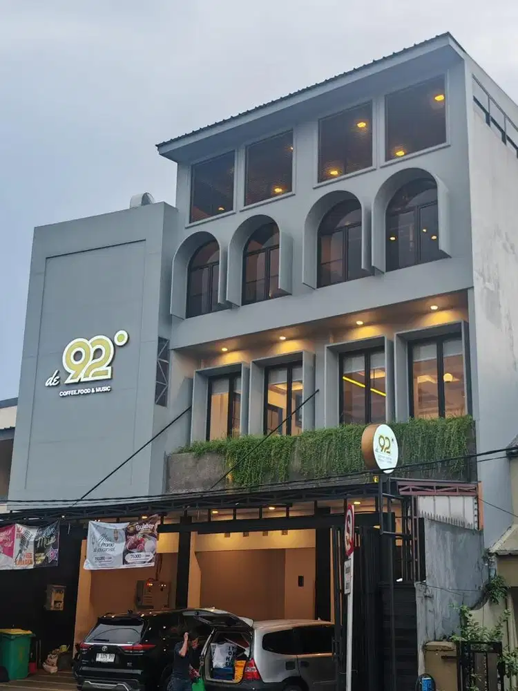 Dijual Gedung 4 Lantai (3 Ruko Gandeng) + Bisnis Cafe di Buaran
