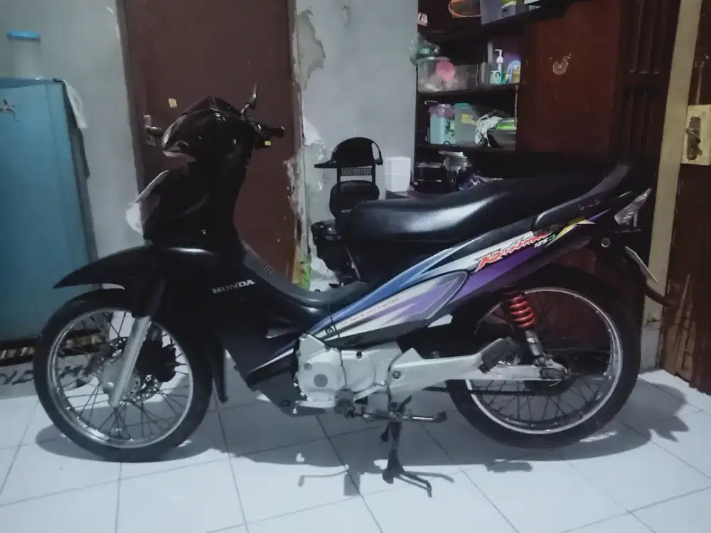 Honda karisma 2005