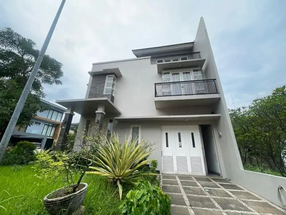 Rumah Hook Strategis di Lebakbulus , Kompleks  Perumahan, Tenang, dekat ke SIS & MRT