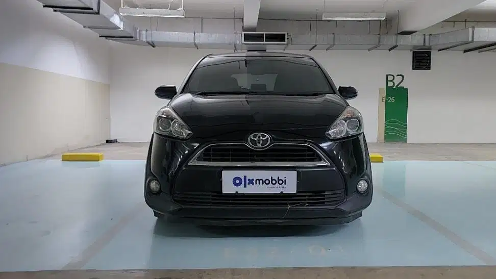 DP MURAH Toyota Sienta 1.5 V Bensin-AT 2016 Hitam CPGZB