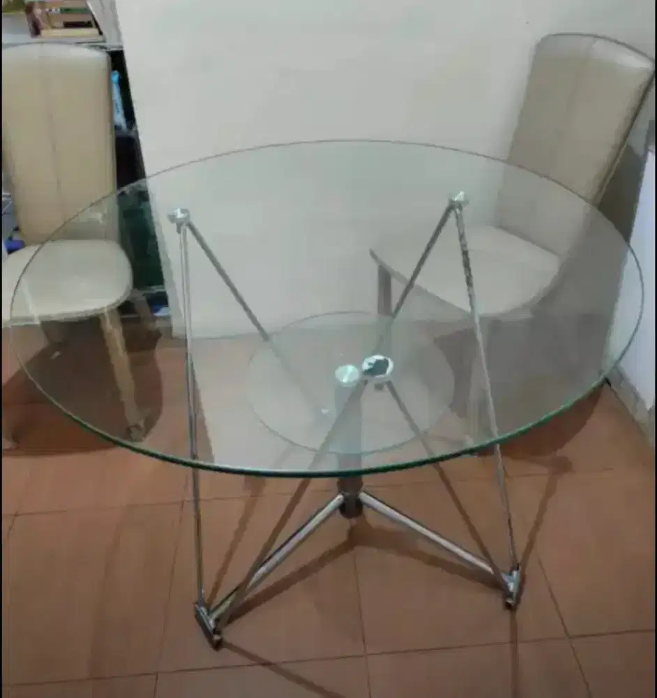 Jual murah meja kaca diameter 100cm& 5 kursi spt foto,harga 1,3jt nego