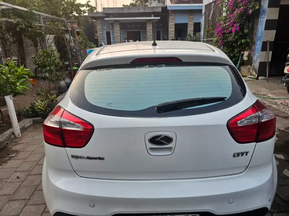 Kia Rio AD klaten km 100rb
