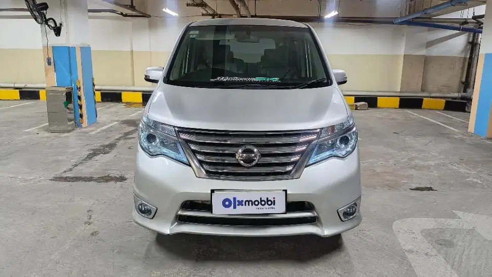 DP MURAH Nissan Serena 2.0 Highway Star Bensin-AT 2015 Silver CJUZB