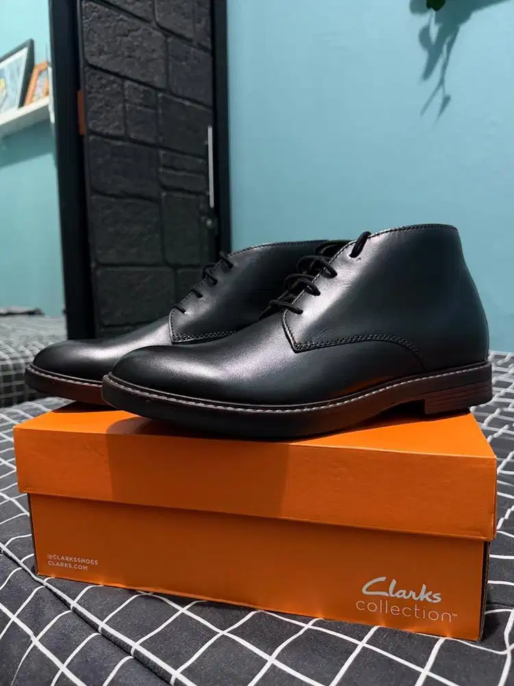 Sepatu Clarks Paulson Mid