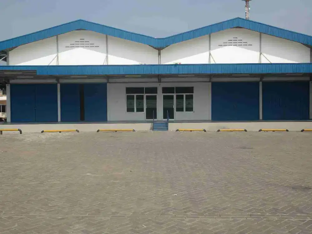 gudamg dan kantor jalam utama pinggir jalan tol jalam raya bekasi lokasi stategis