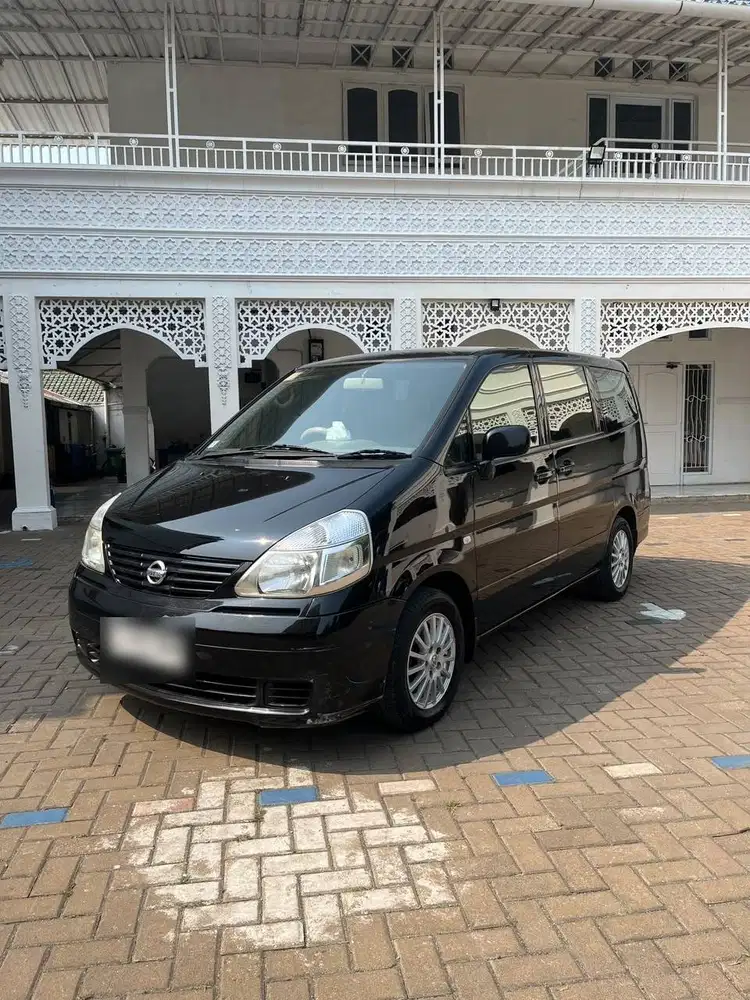 Dijual Nissan Serena CT 2.0 Bensin AT 2010 - Hitam