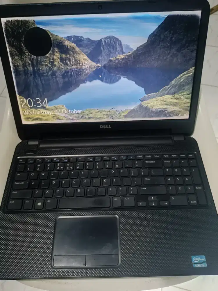 Laptop Dell ram 8gb penyimpanan 500gb