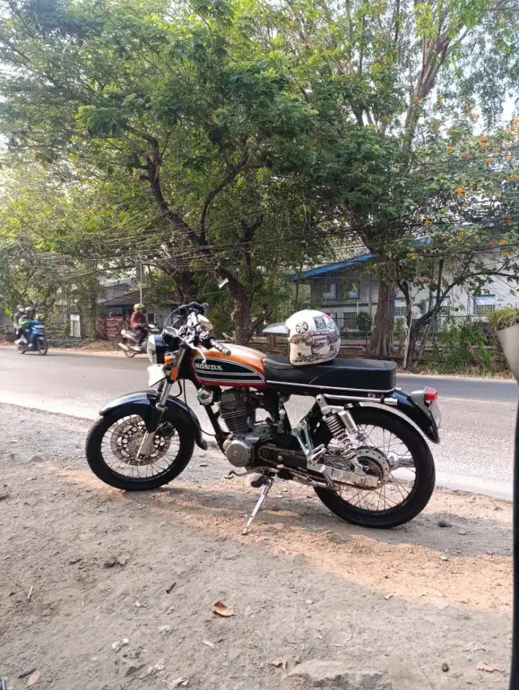 Forsale CB basic gL2003 ss lengkap atas nama pribadi.