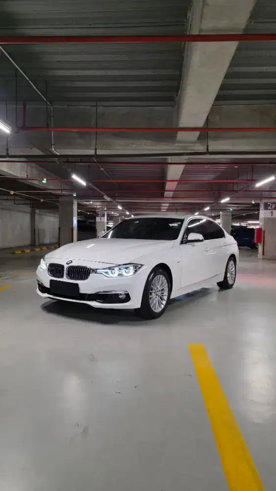 BMW 320i Luxury LCi (BSI on s/d 2028)