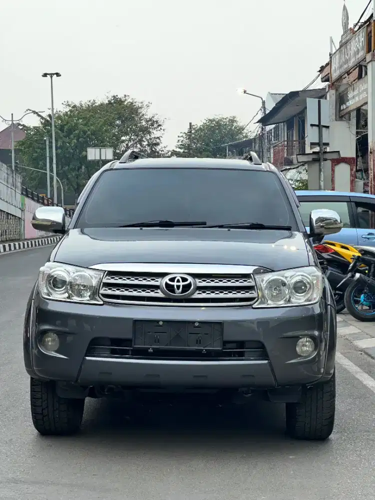 JUAL CEPAT ! Toyota FORTUNER 2.7 BENSIN G LUX automatic TH 2011 2010