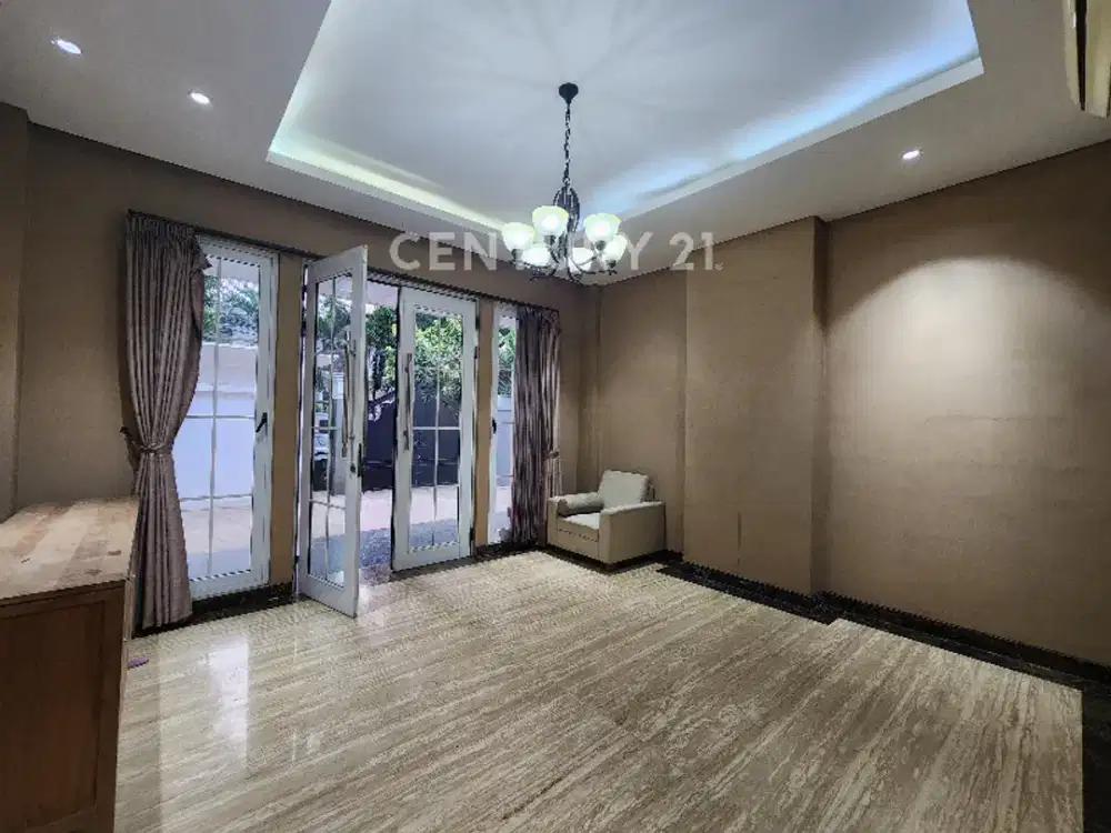 Rumah Siap Huni, Cocok Untuk Expatriate Di Kebayoran Baru