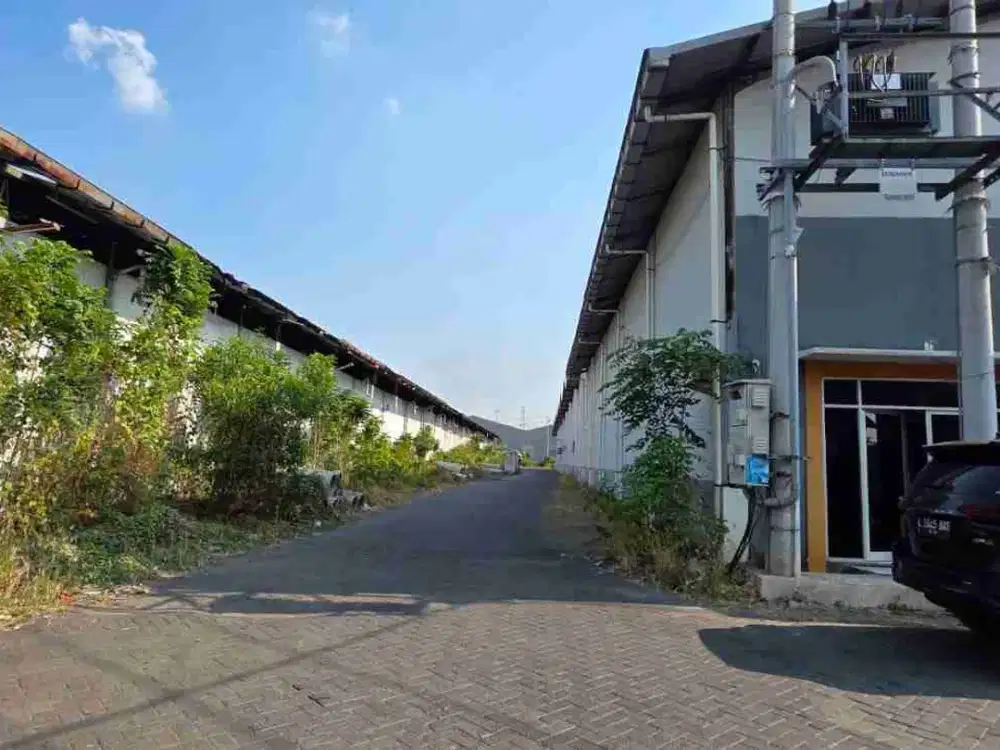 Gresik, Gudang di kepatihan. lokasi strategis