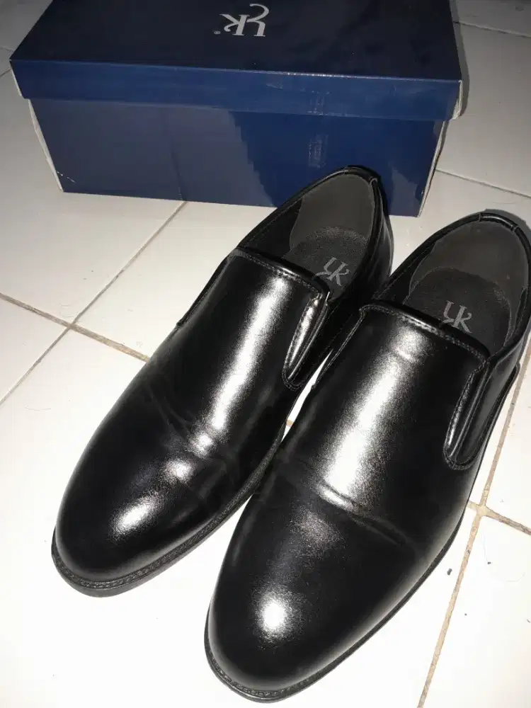 Sepatu Fantofel Vantofel Yongki Komaladi Hitam