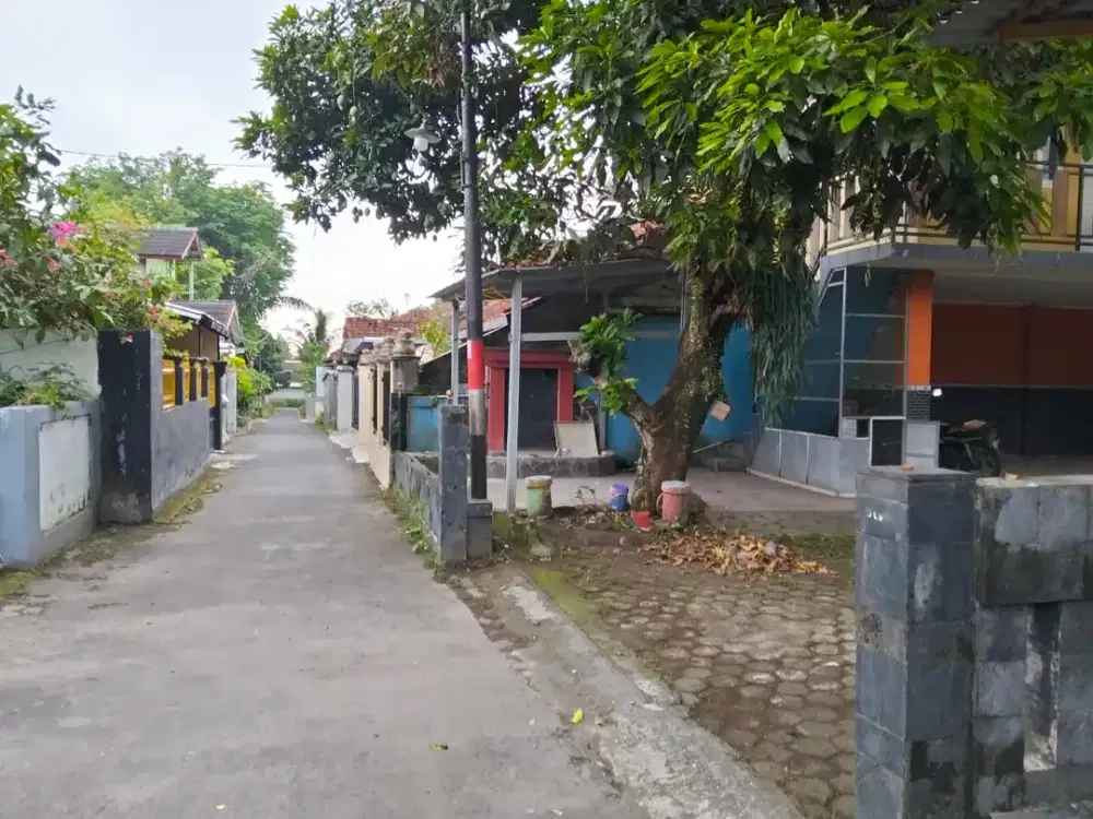 Tanah bonus dua bangunan rumah murah area klidon mbesi jangkang UII kampus terpadu Jogja