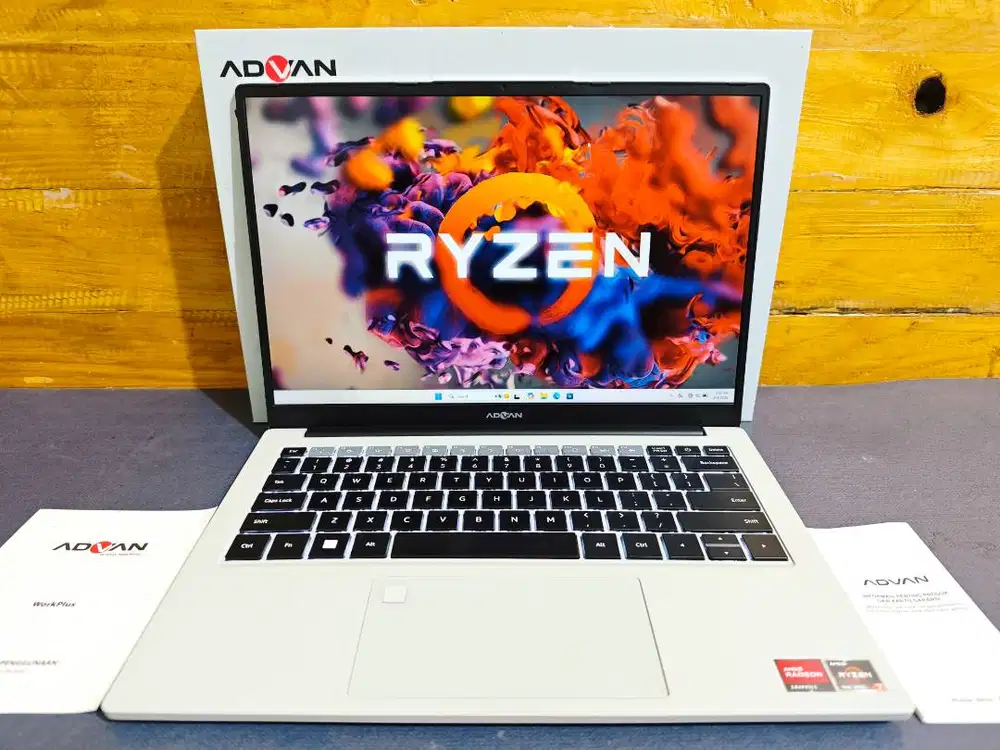 ADVAN WorkPlus 1701 Ryzen 7-7735HS RAM 16GB SSD 512GB Fullset Grs ON