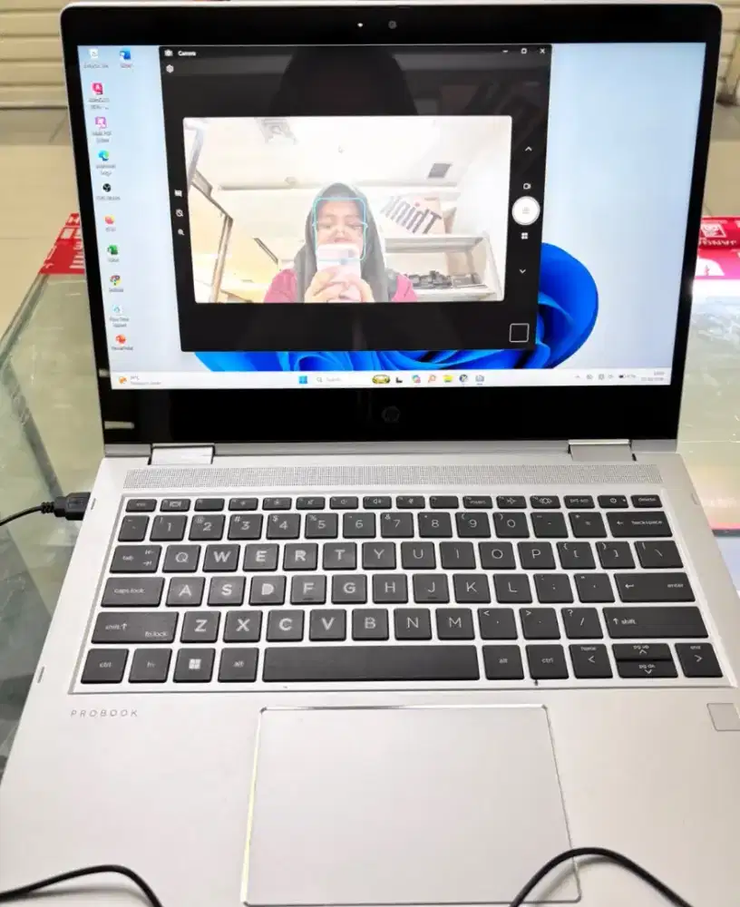 Hp x360 - 435 G8 
Rayzen 7 - 5800 ram 16 gb ssd 512 gb toucsren