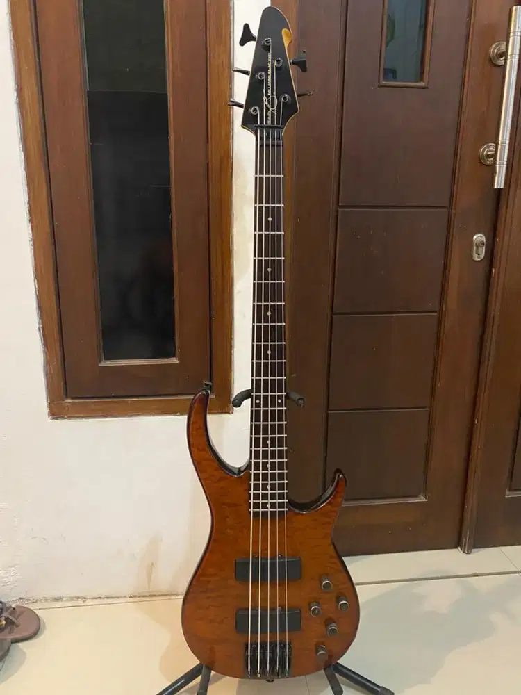 Gitar bass peavey millennium AC original