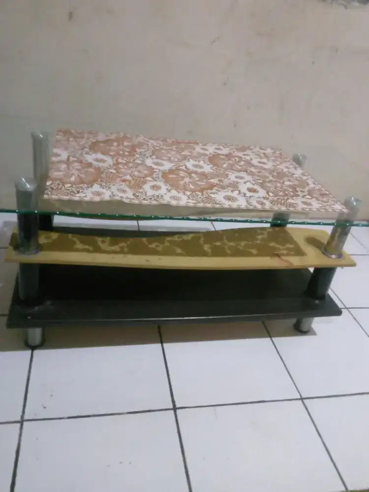Di jual. Mejaa kaca untuk di ruang tamu