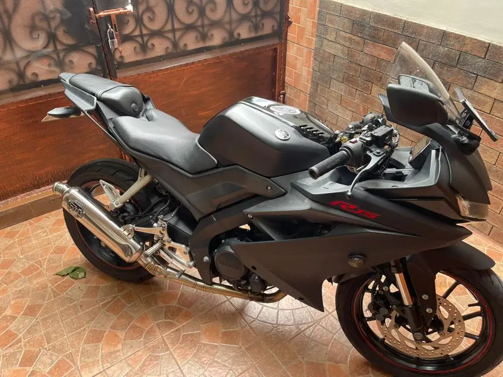 R15 V3 2018 Black