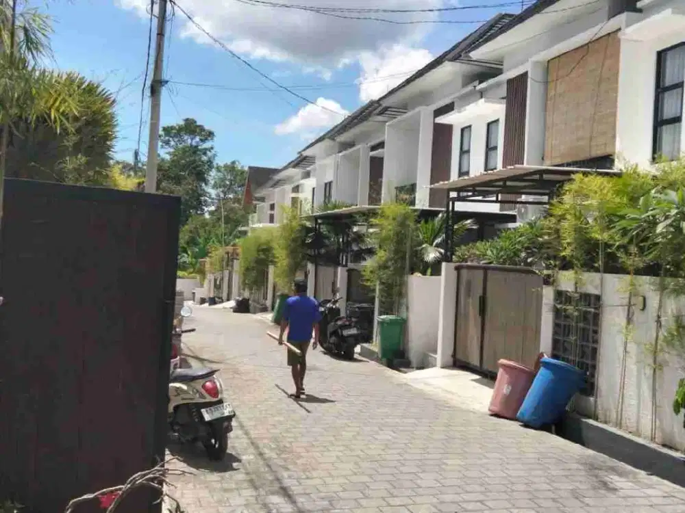 RUMAH BARU LANTAI II MODERN MINIMALIS LINGKUNGAN ONE GATE SISTEM DEKAT JOGING TREK DAN DEKAT SMP NEGERI 2 KUTA UTARA DALUNG
