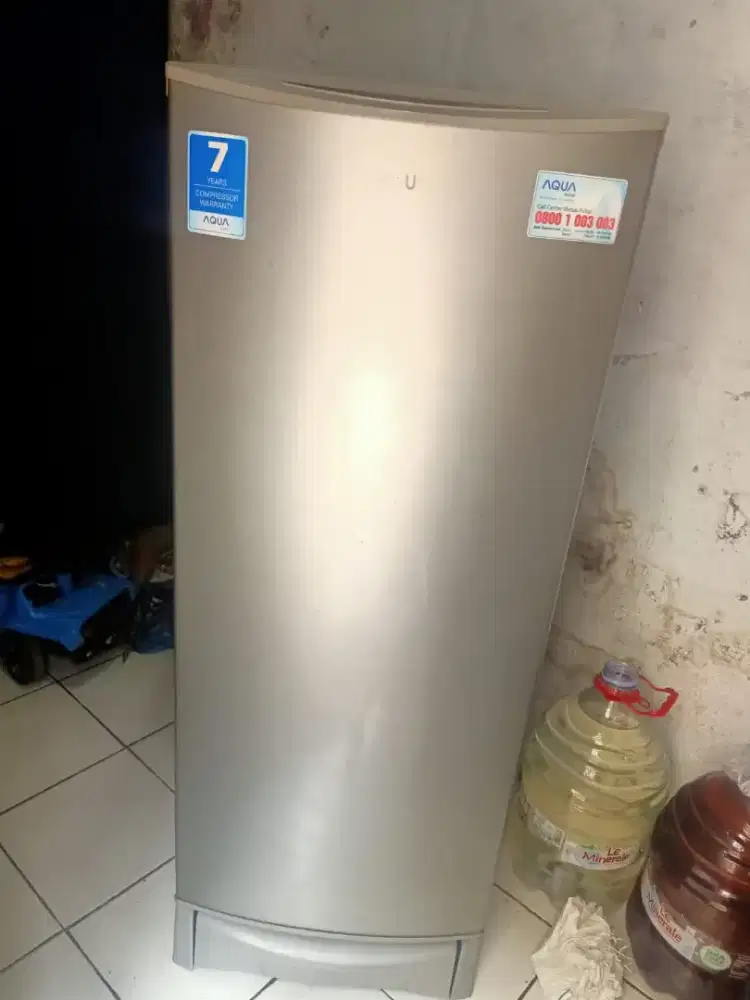 Jual cepet kulkas 1pintu merek aqua beli dr baru
