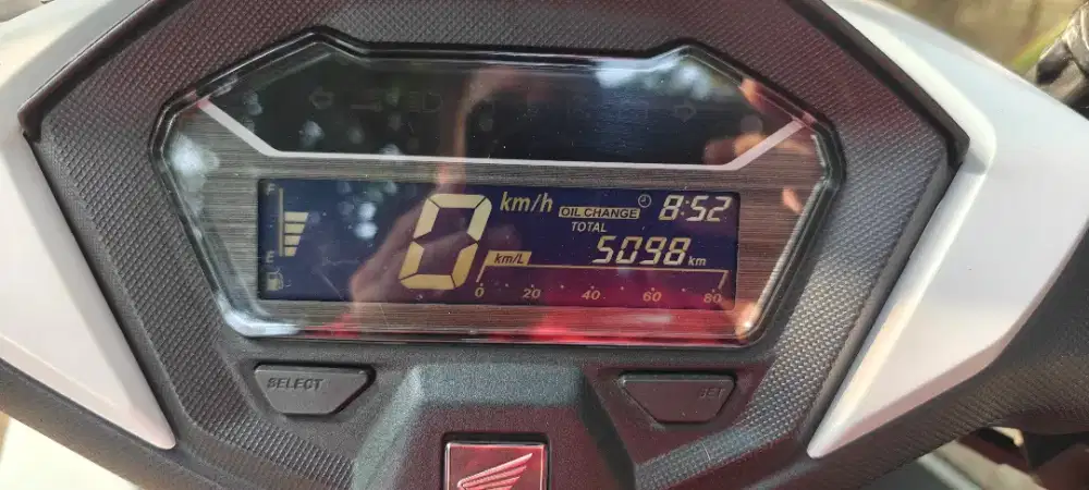 Motor Vario 160 CC Warna Putih, plat